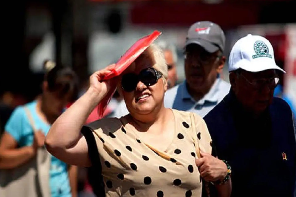 Ola de calor afecta a los niños y adultos mayores