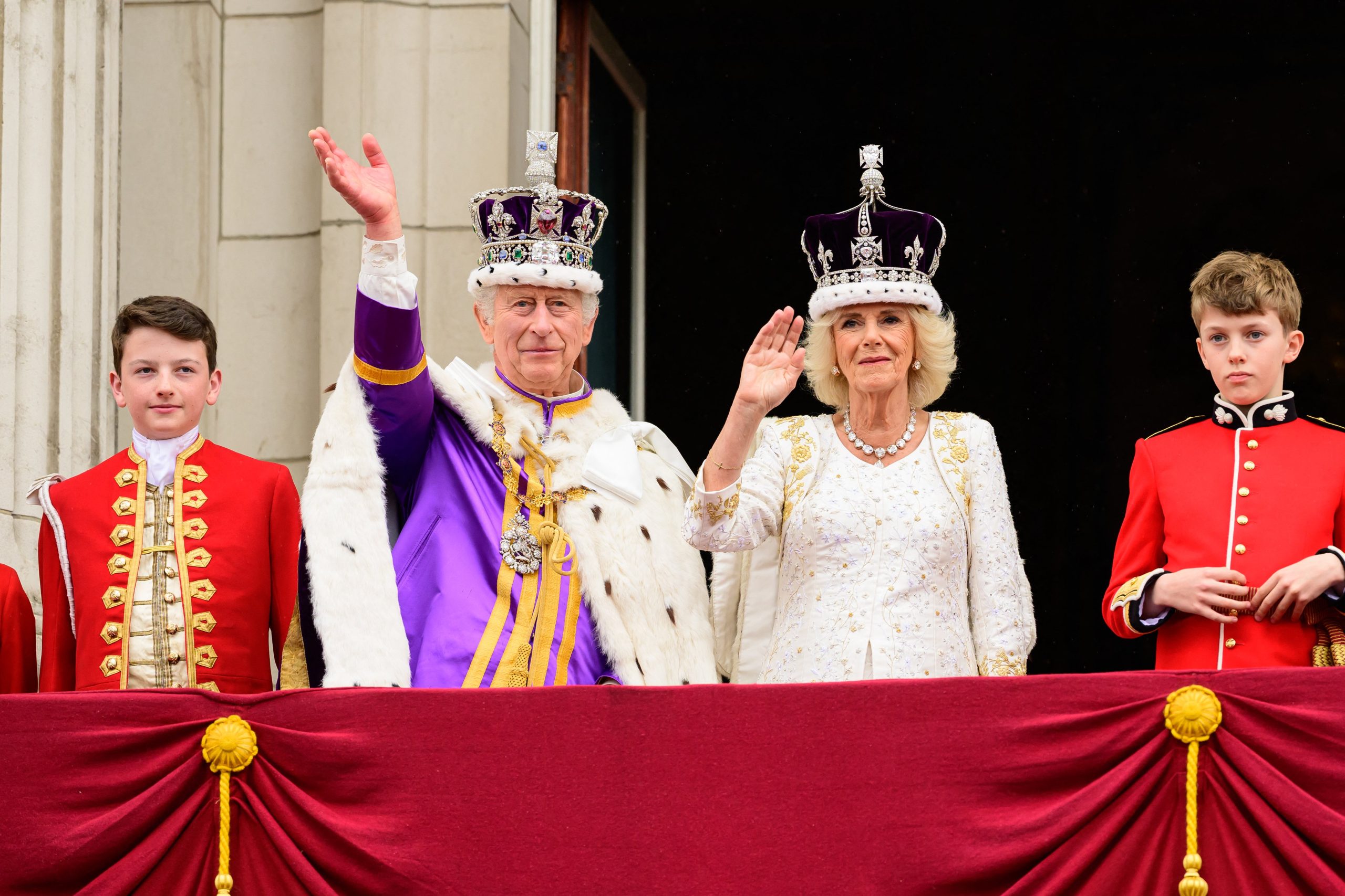 Carlos III y la reina Camila fueron coronados 