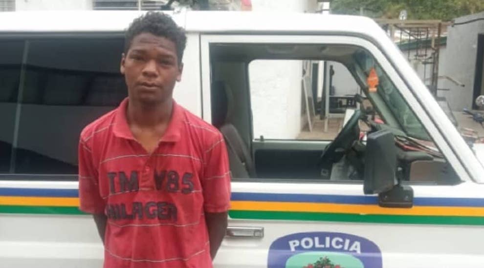 Arrestan a hombre tras golpear a una oficial de Polisalias