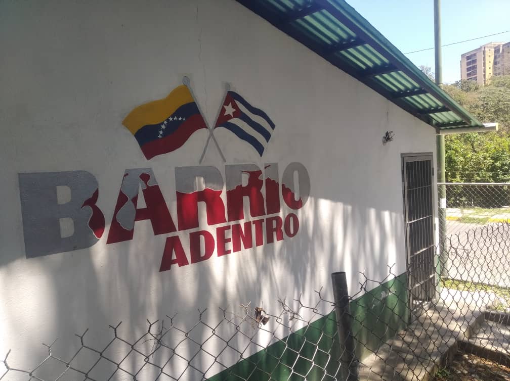 Doctoras de la avenida Bolívar supervisan a pacientes encamados 