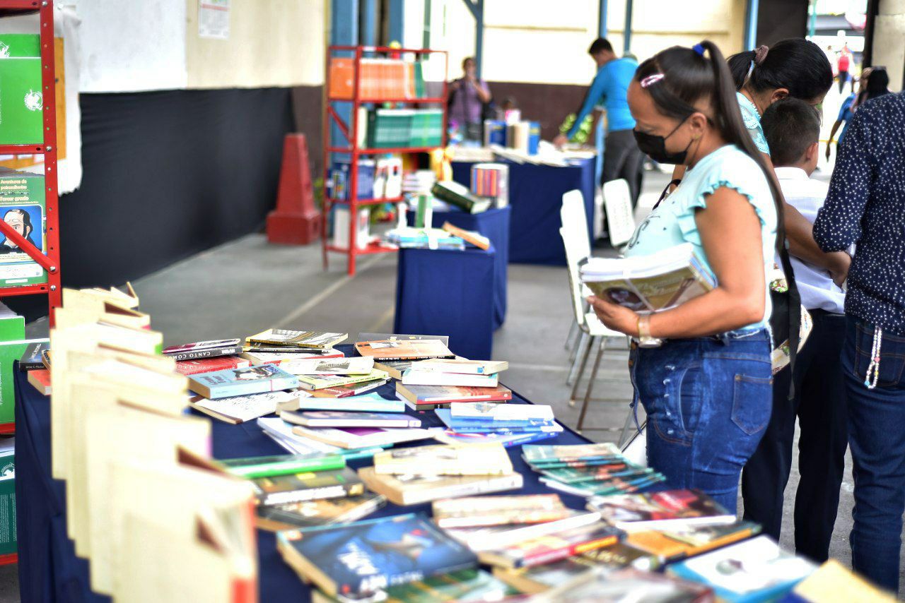 Prevén activar plan de donación de libros