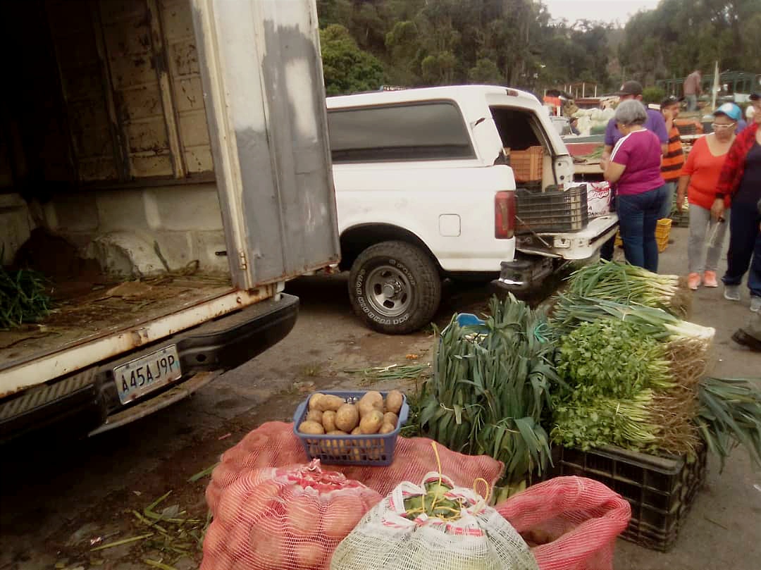 Productores de parroquias foráneas ofrecen su mercancía en El Paso