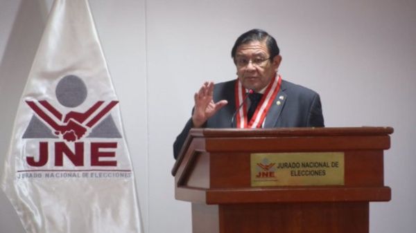 Autoridad electoral de Perú acusa al Congreso de interferir en su labor