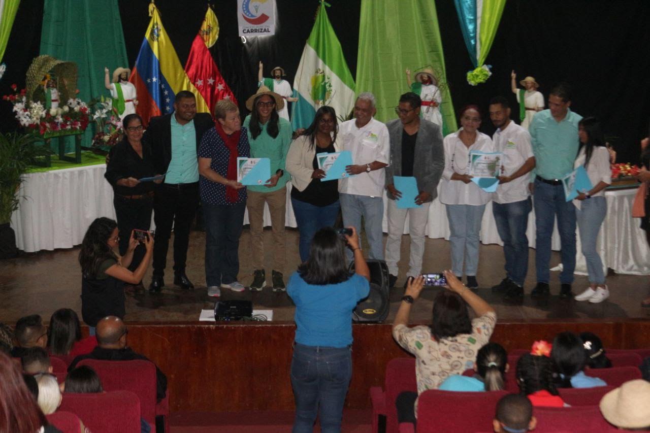 Concejales carrizaleños rinden homenaje a cultores