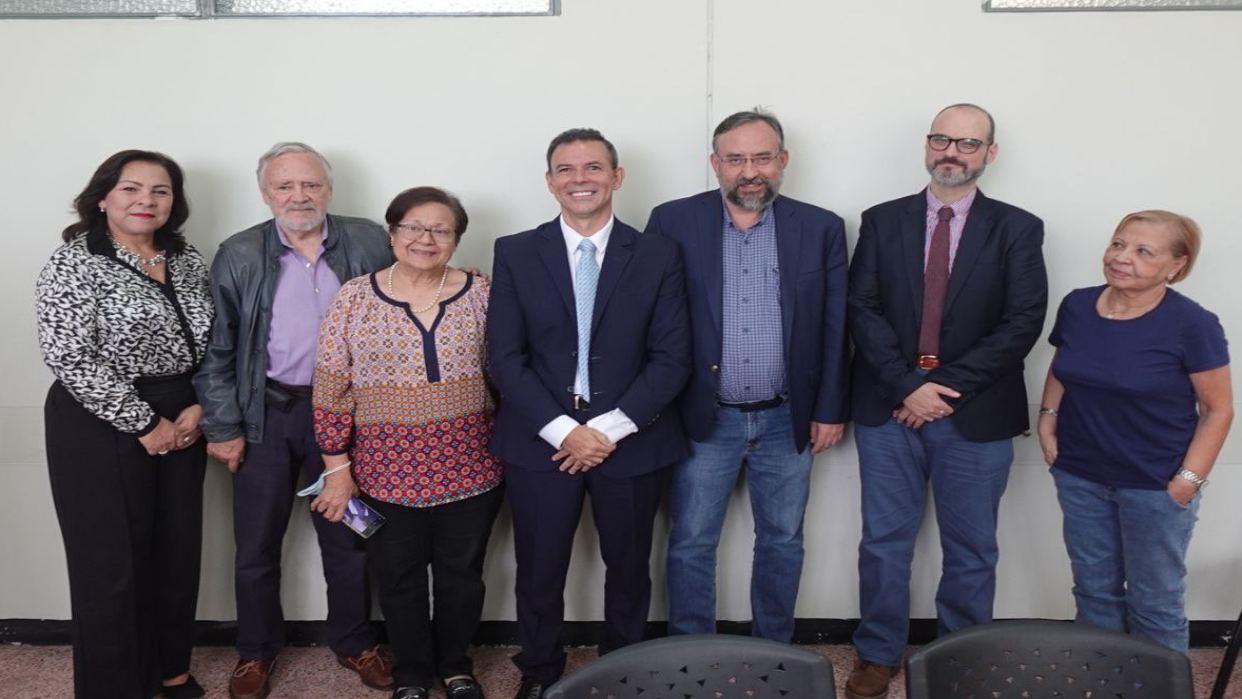 Roberto Enríquez oficializó su postulación a primaria opositora