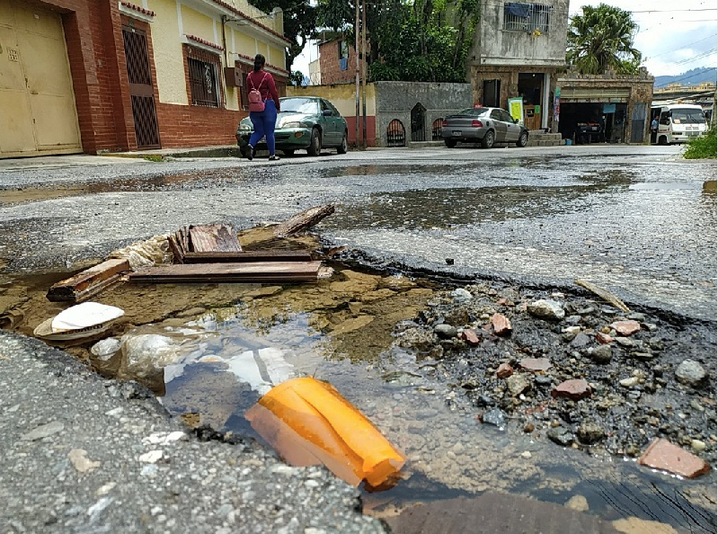 Exigen reparación de tubería en La Estrella