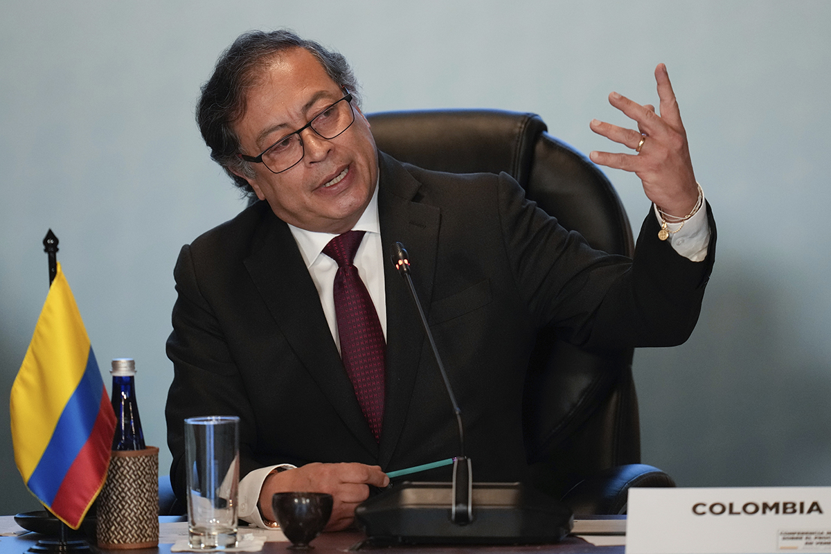 Petro insiste en que hay fuerzas que quieren “derribar al gobierno” en Colombia