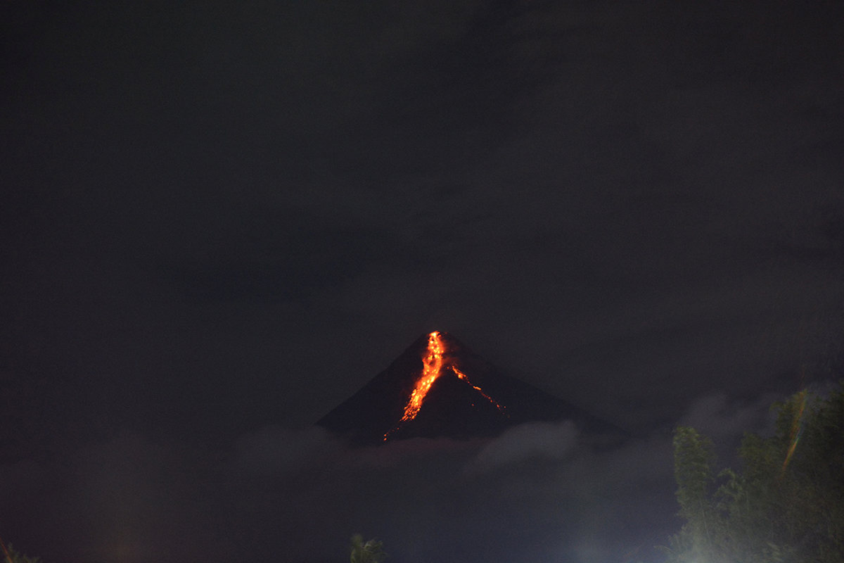 20 mil evacuados por amenaza de erupción del volcán Mayón en Filipinas