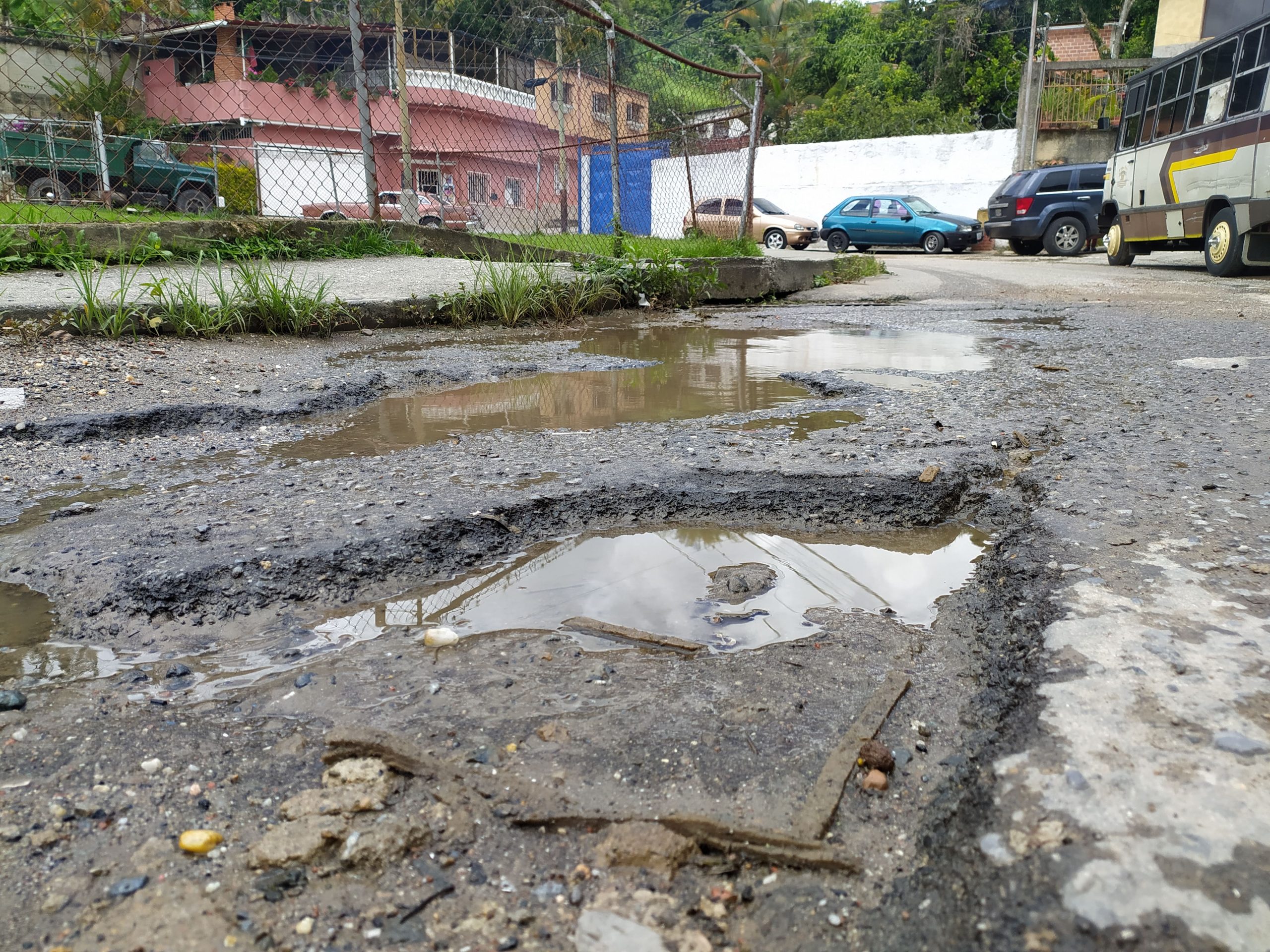 Calles deterioradas afectan a vecinos de Quebrada de la Virgen