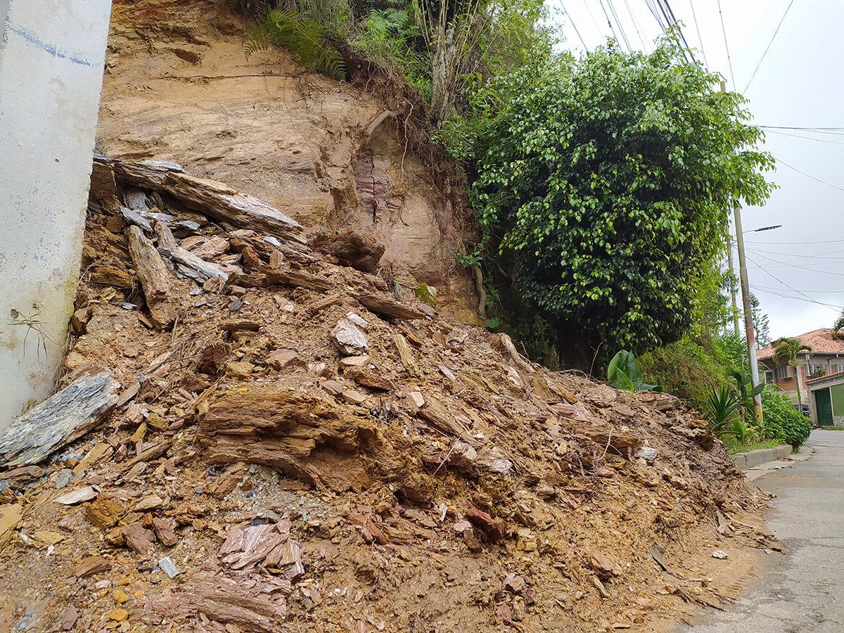 Derrumbes afectan a vecinos de La Macarena