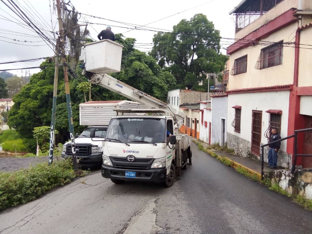 Instaladas cinco lámparas LED en el callejón Ricaurte