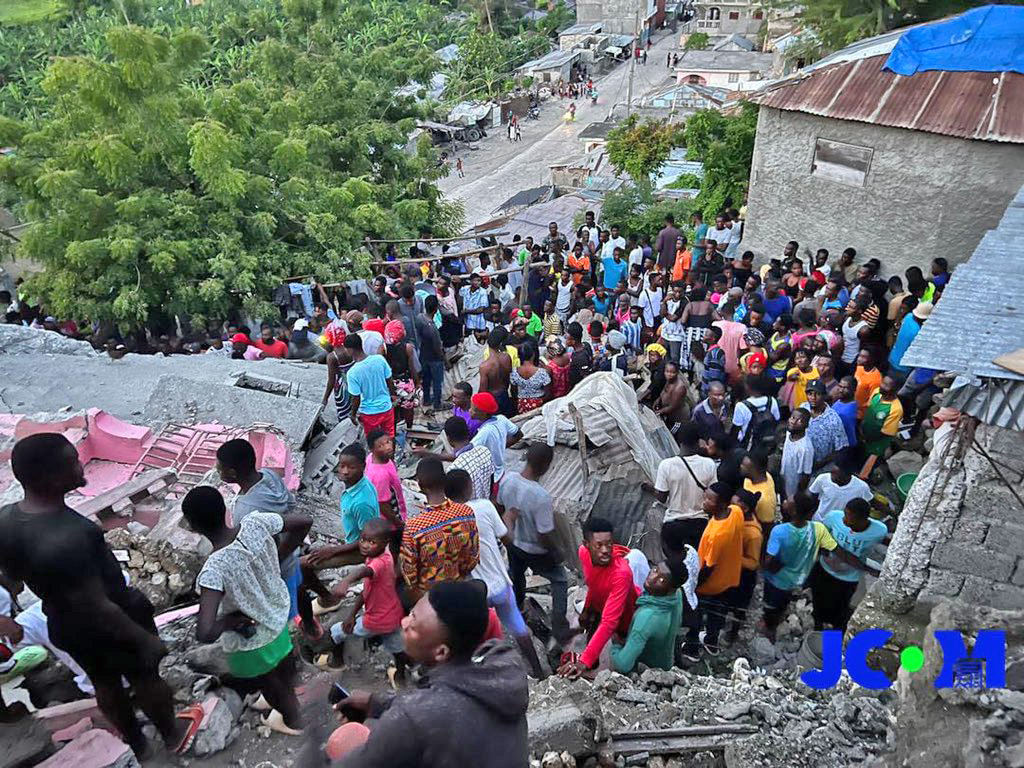 Al menos tres muertos por sismo de 5,7 en Haití