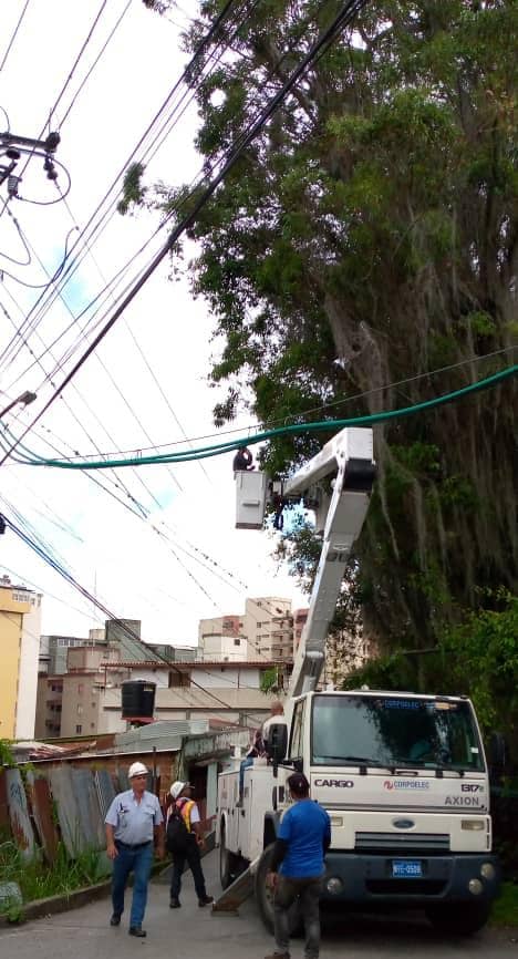 Al menos 10 sectores amanecieron sin energía en los Altos Mirandinos