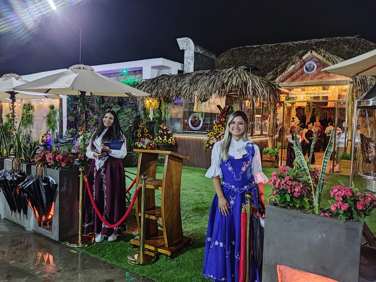 Un brindis por la reapertura del Show de Carnes