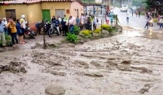 Lluvias dejan incomunicadas a varias familias en Trujillo