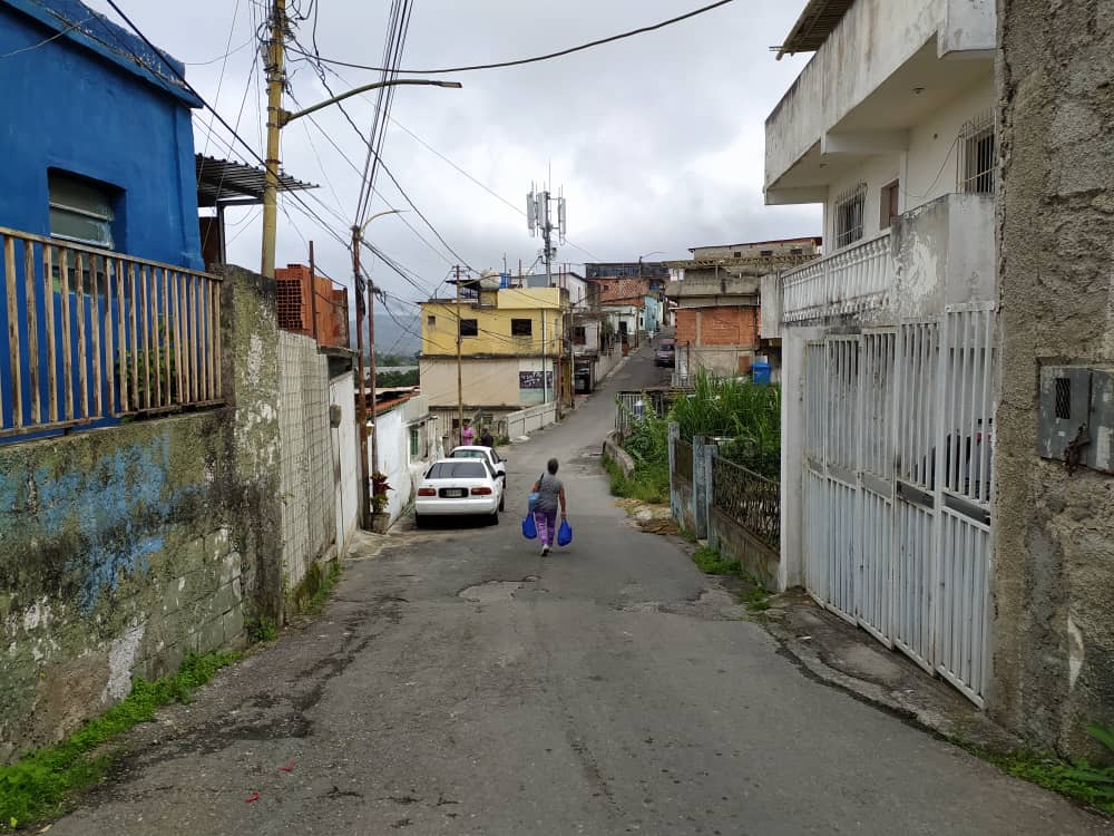 Barrio Bolívar pasa hasta un mes sin agua