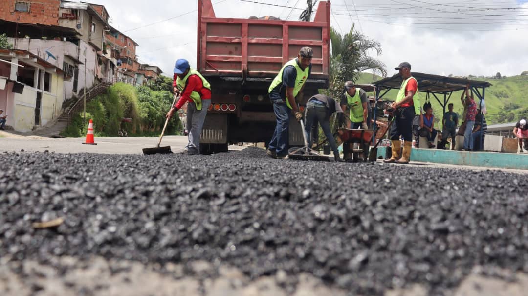 Alcaldía ha aplicado 310 toneladas de asfalto en Guaicaipuro