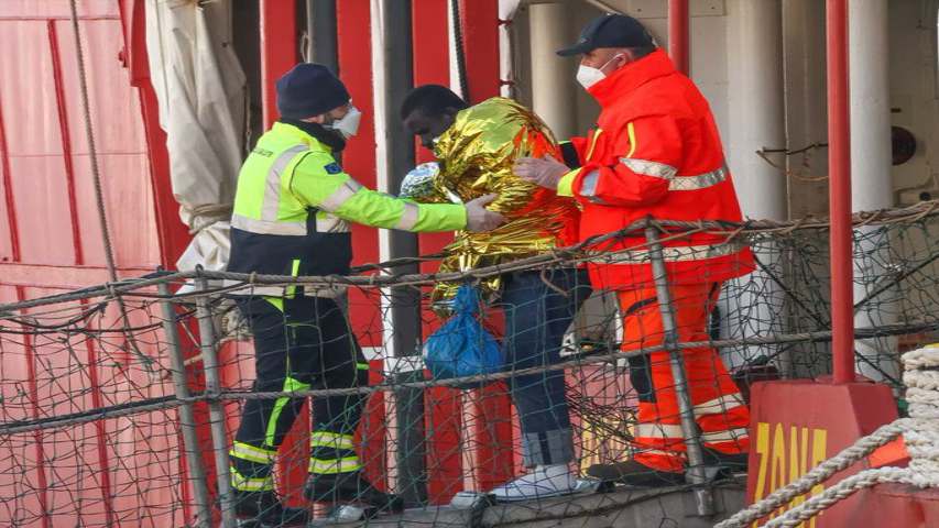 1400 migrantes llegan a Lampedusa y el Geo Barents rescata a otros 282