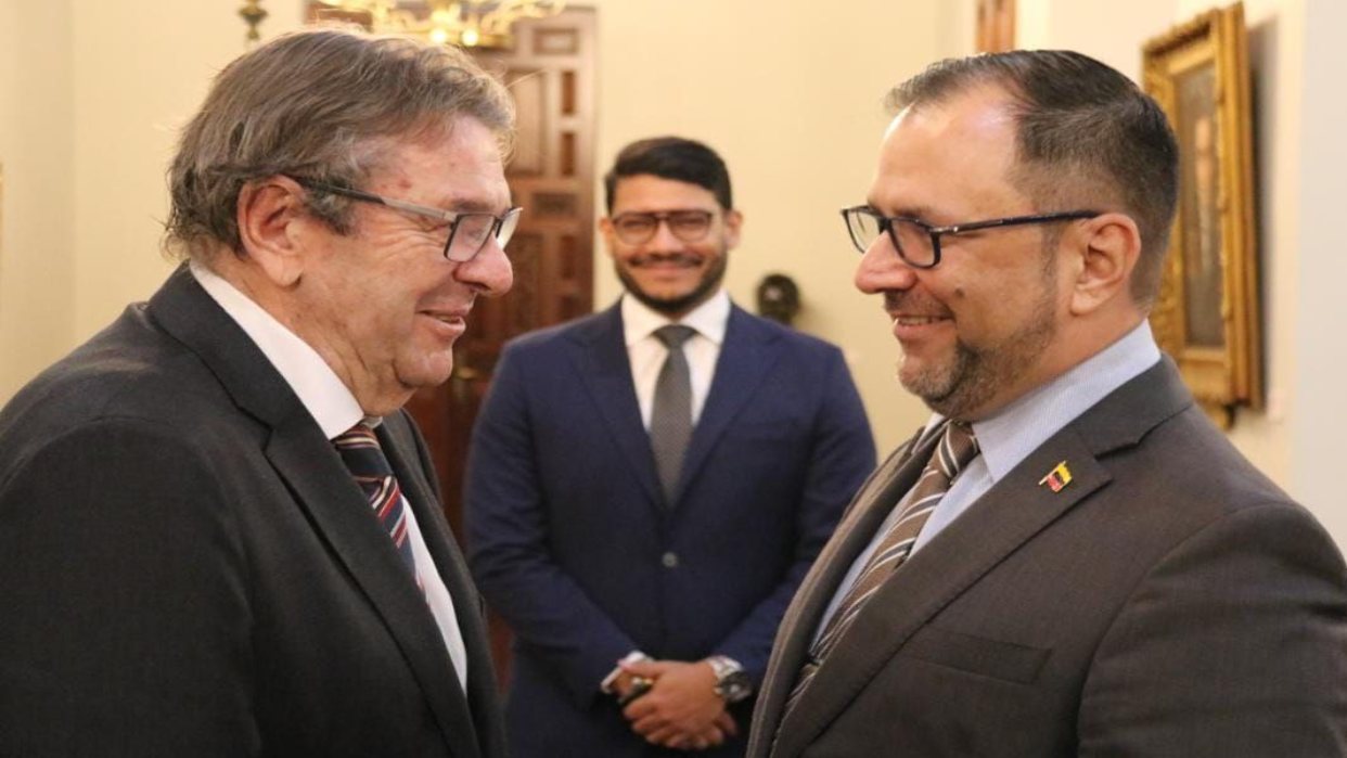 Nuevo embajador de Chile en Venezuela entregó cartas credenciales ante la Cancillería