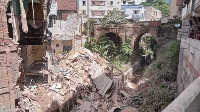 Colapsó de un edificio en Caracas deja a 100 personas sin hogar