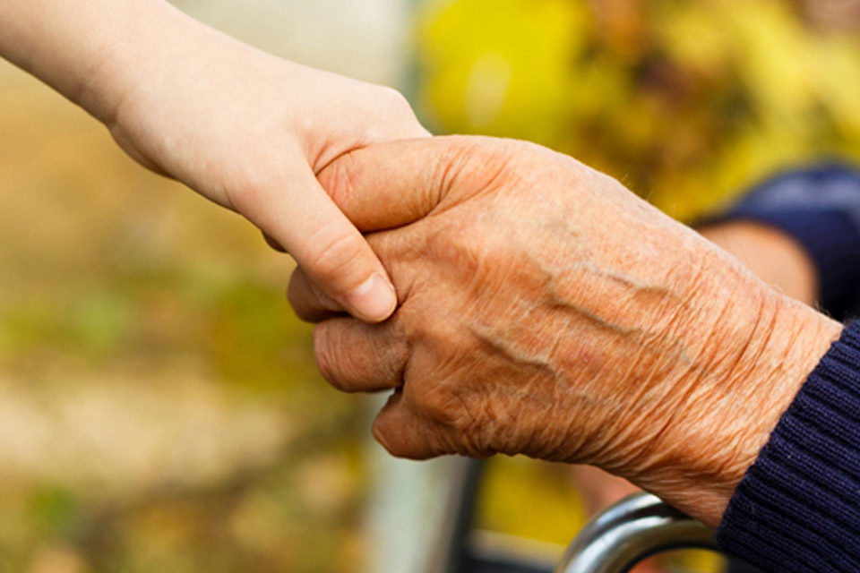 Personas con Alzheimer reaccionan muy favorable al trato cariñoso