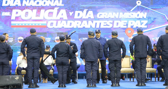 Maduro aprobó recursos para dotar a la policía con equipamiento y vehículos