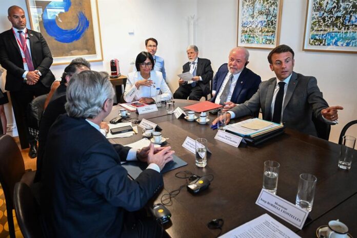 Vicepresidenta Rodríguez sostiene reunión con Gerardo Blyde en Bruselas