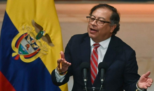 Petro llama a discutir reformas sociales en Colombia