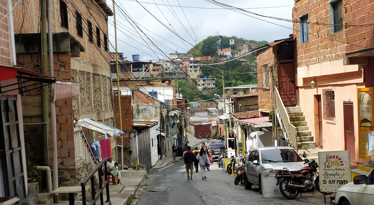 Para Brisas de Oriente faltan autobuses