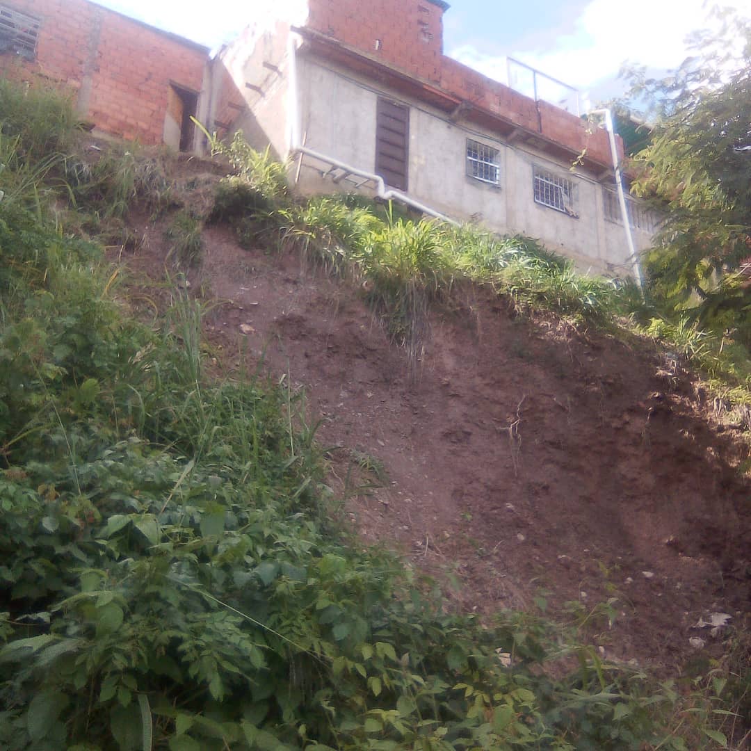 Siete viviendas de El Cují peligran por derrumbe