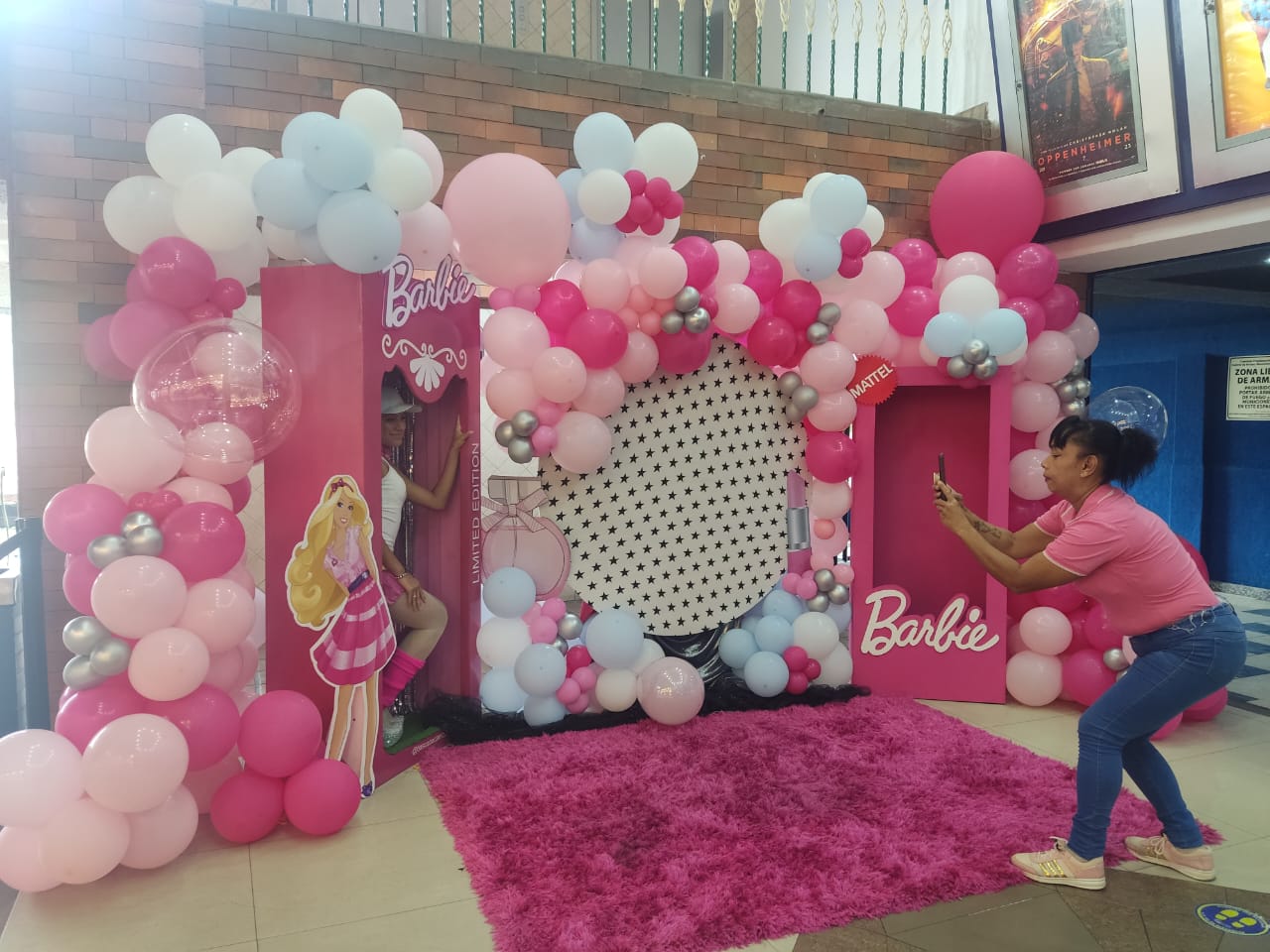 Fiebre por Barbie se apodera de cines y comercios