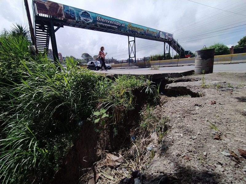 14 familias en riesgo por derrumbes en la Panamericana