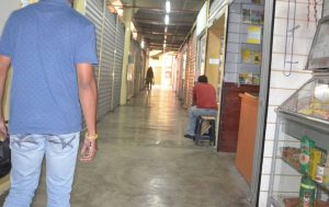 pasillo mercado plaza