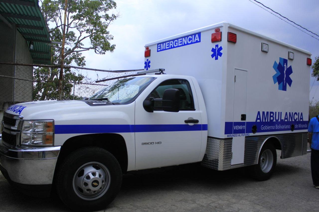 Activan ambulancias para atender emergencias por lluvias