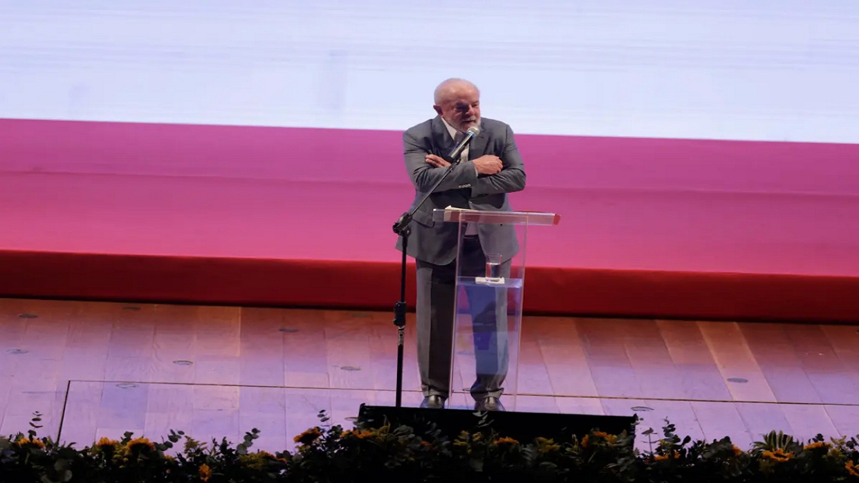 Lula anuncia un millonario plan de obras para recuperar el papel del Estado en la economía