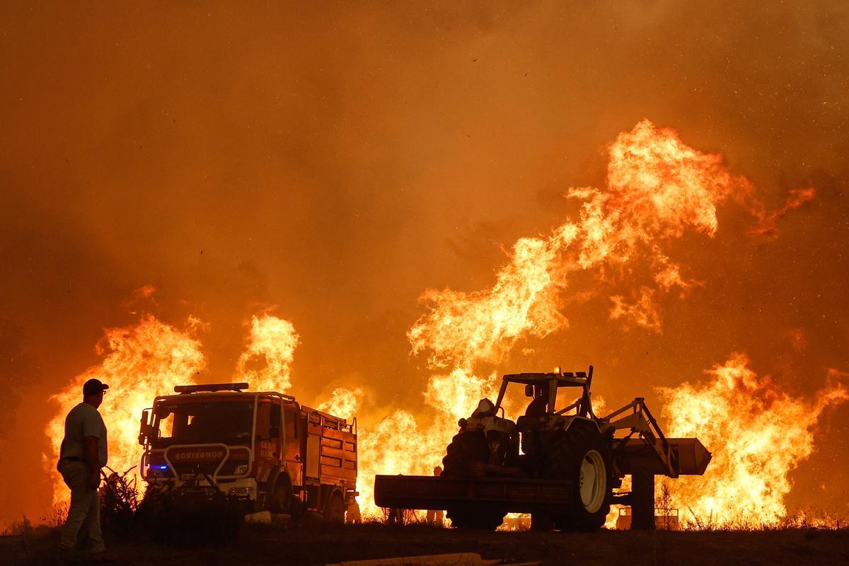 Evacuadas unas 1.400 personas por un incendio forestal en Portugal