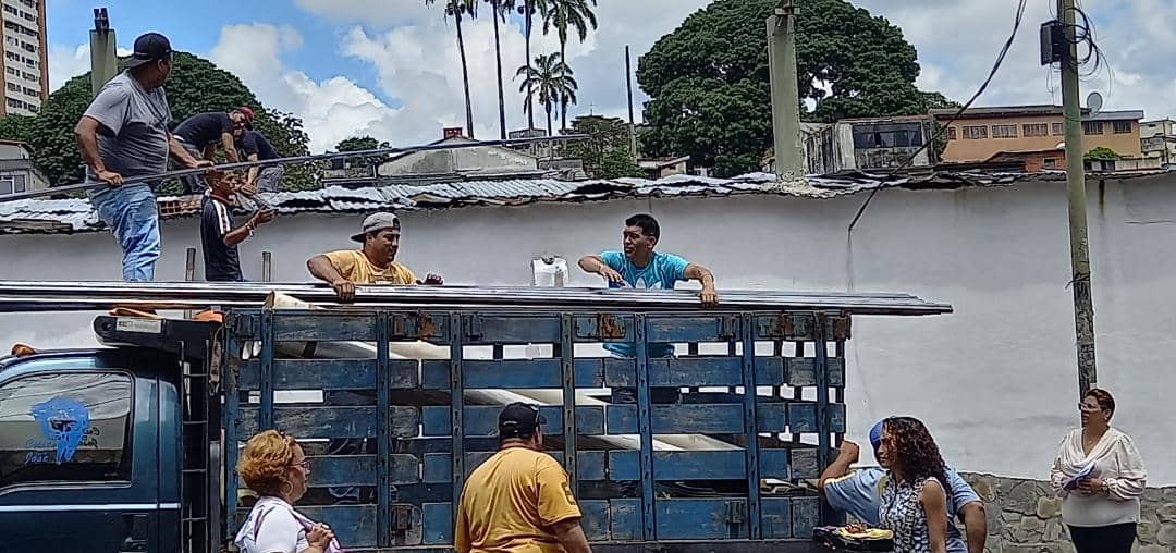 Avanza sustitución de techos en Los Vencedores