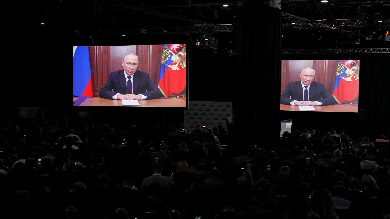 Putin: El proceso de desdolarización en transacciones entre los países de los BRICS es irreversible