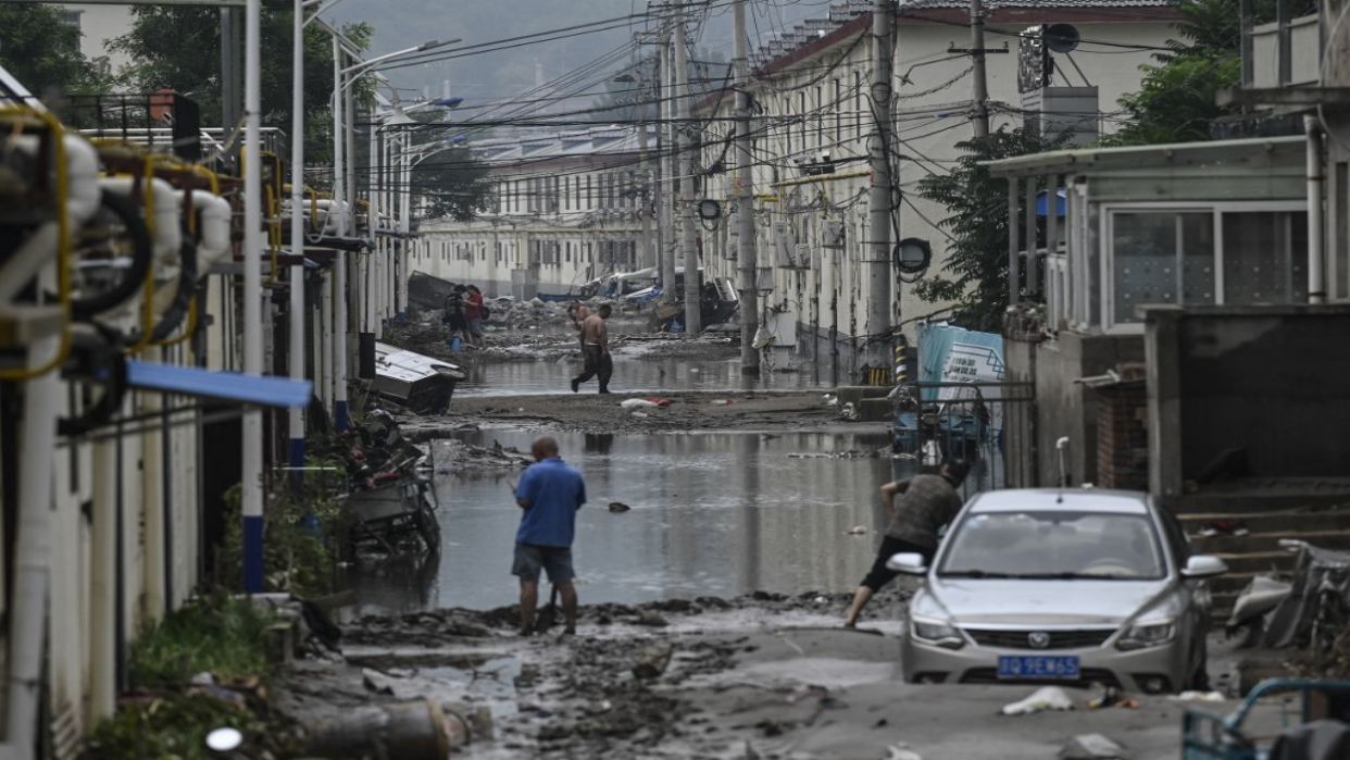 Región de Pekín emerge de inundaciones sin luz ni agua potable