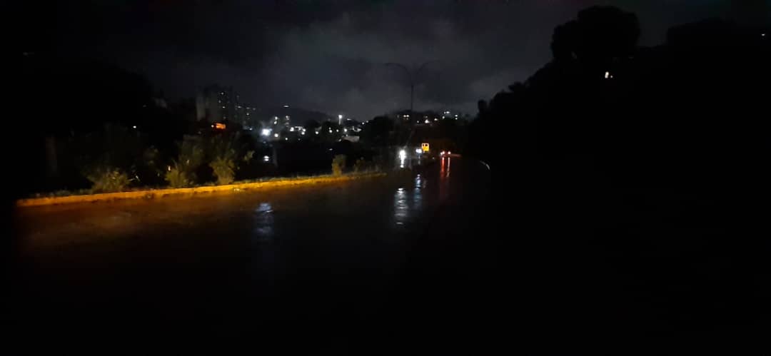 La avenida Miranda está a oscuras en las noches