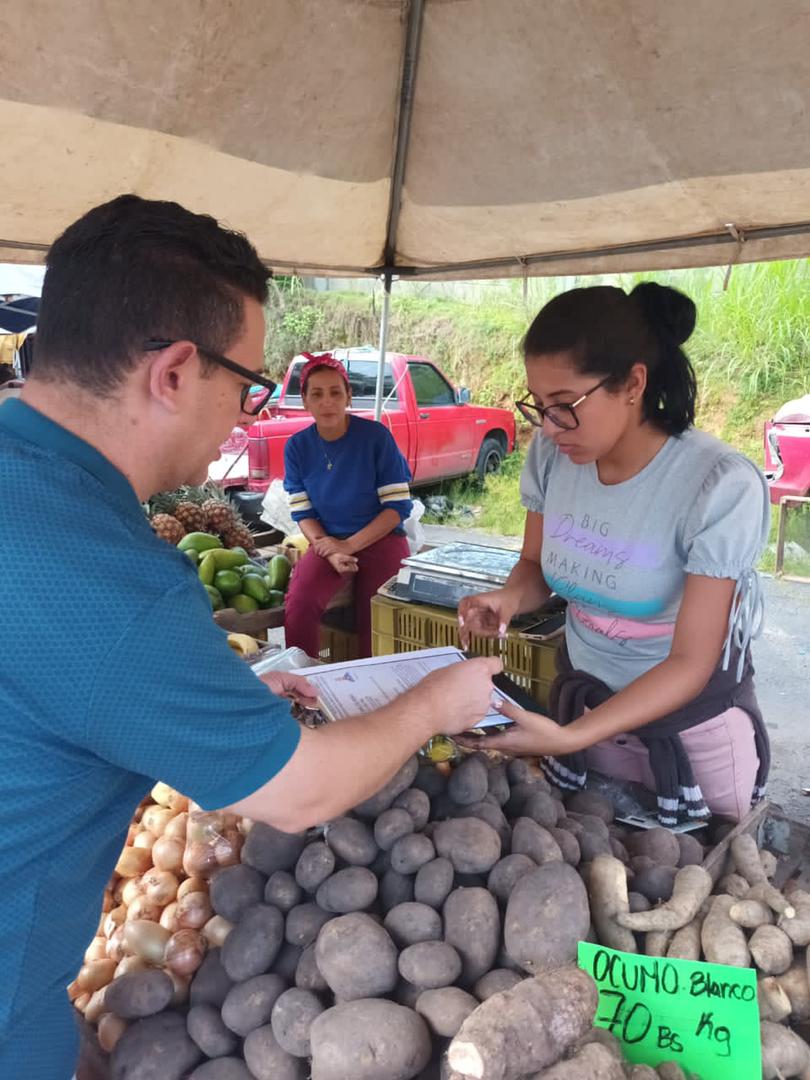 Contabilizan 82 renovaciones de permisos en mercados de Carrizal