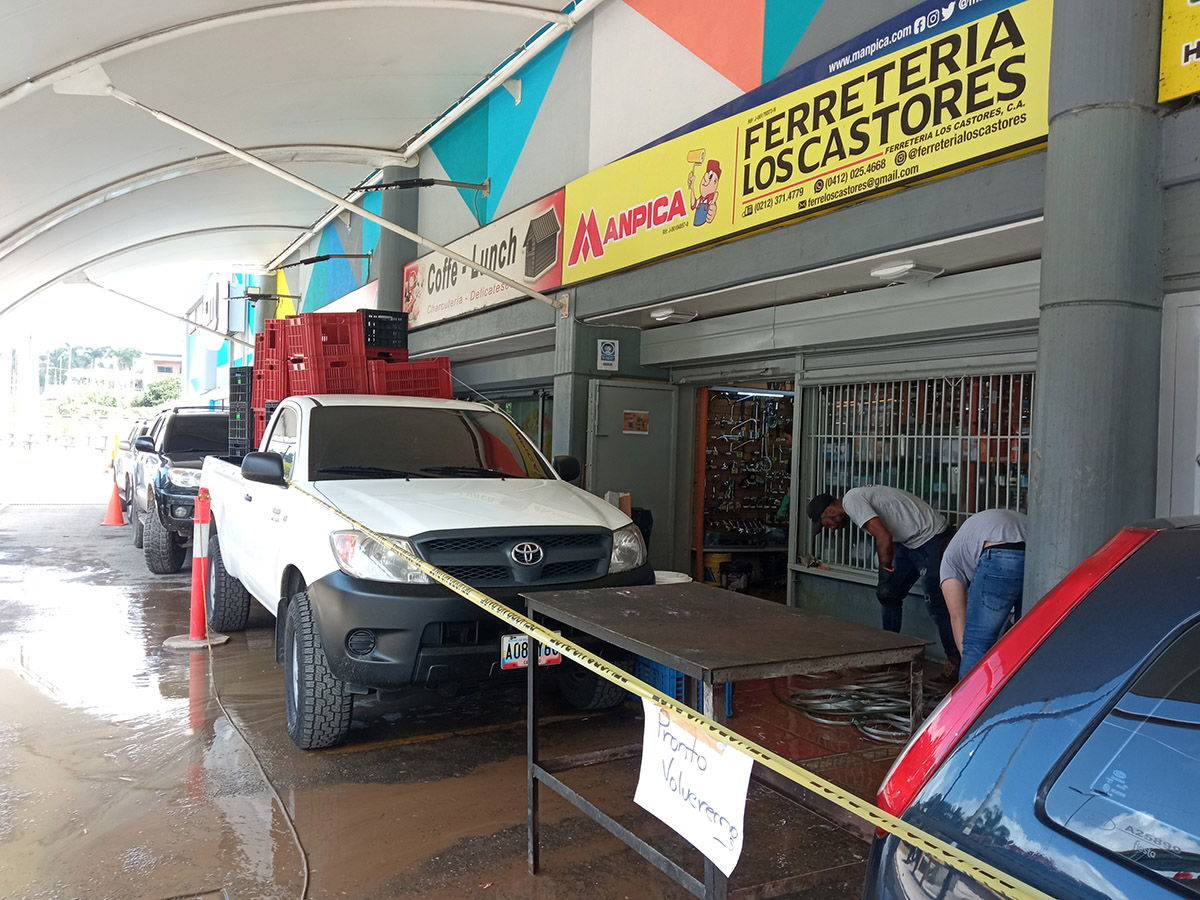 Anegaciones y fugas de gas perjudican a comerciantes de Los Salias