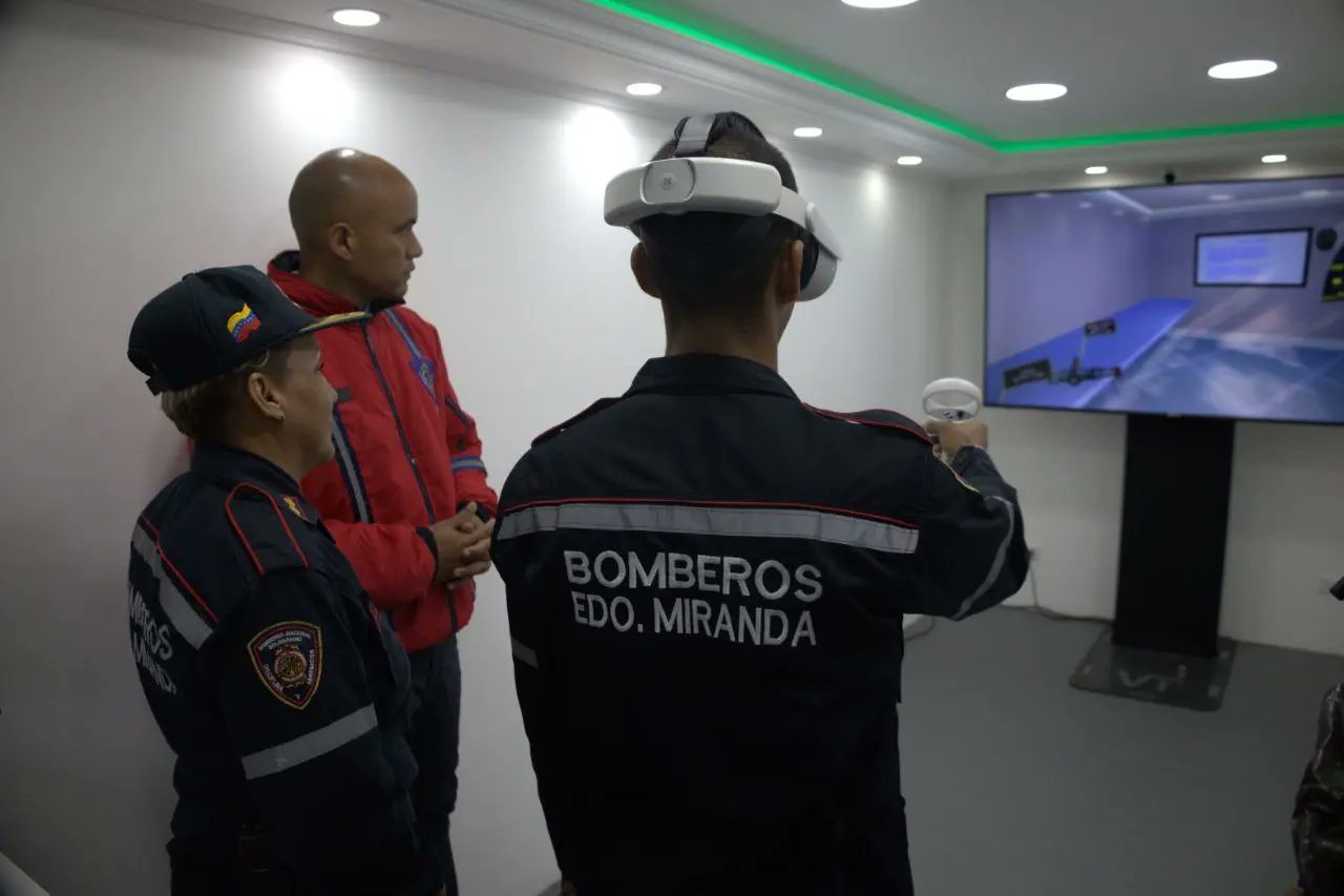 Simuladores de incendio se activan en Bomberos de Miranda