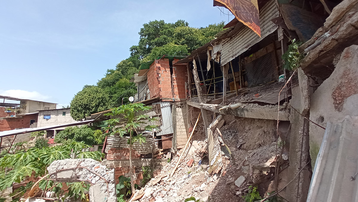 Cuatro casas de Los Panamericanos reducidas a escombros