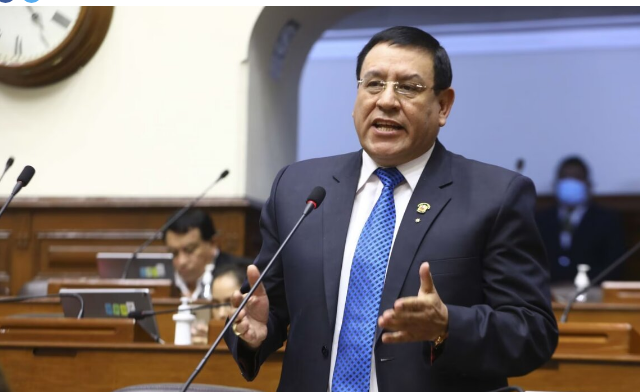 Fiscalía de Perú inicia investigación al presidente del Congreso por corrupción