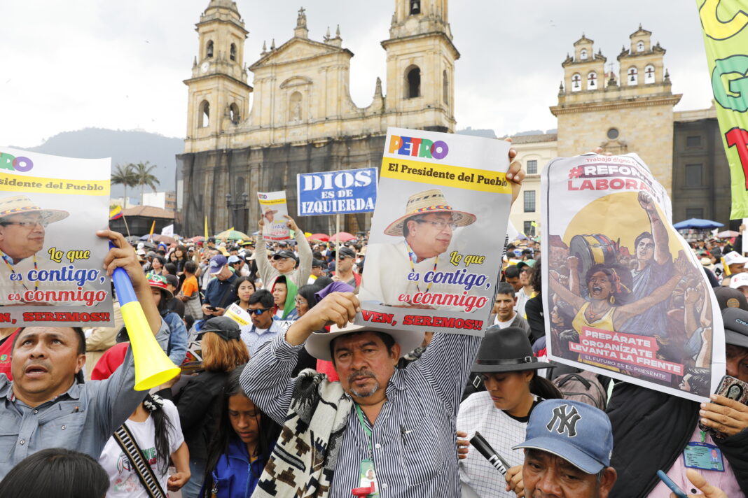 Marcha de apoyo a Petro paraliza el centro de Bogotá