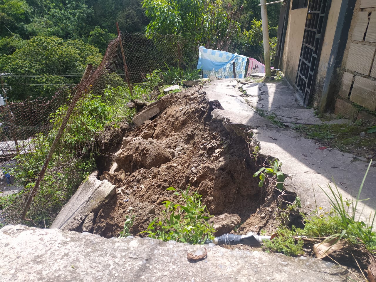 Colapsa caminería en El Chorrito