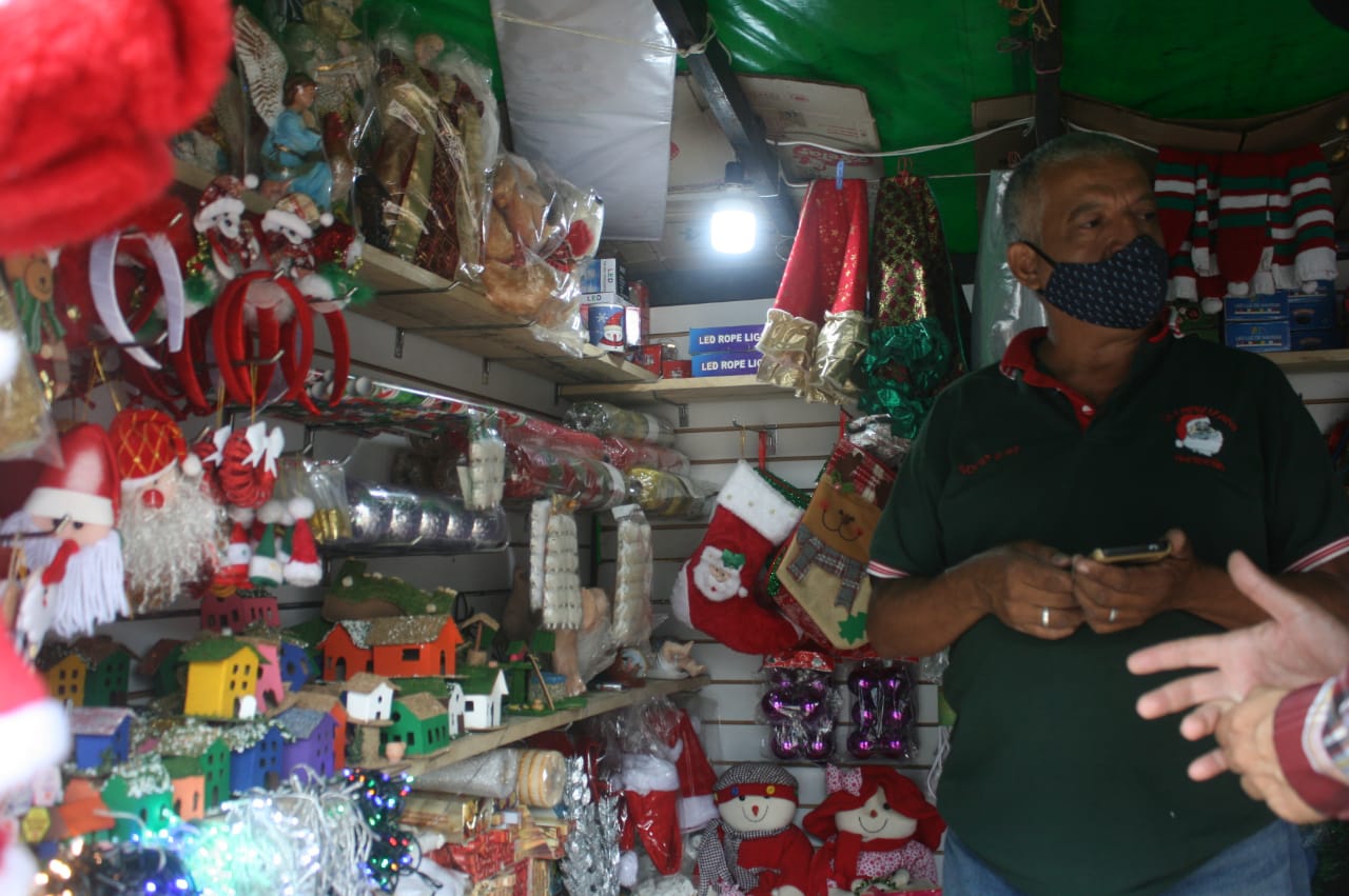 Comerciantes de artículos navideños temen que las ventas sean bajas