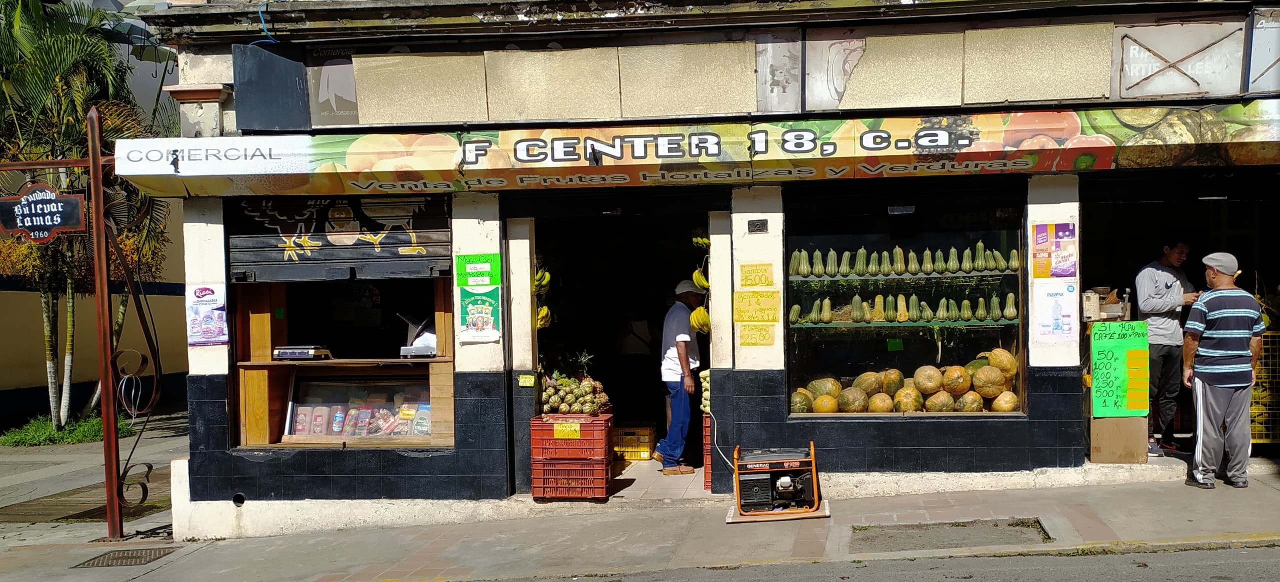 Cortes eléctricos no dan descanso a los comerciantes