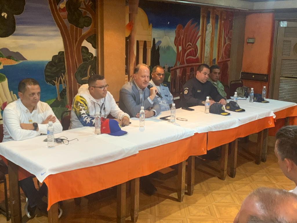 Empresarios y cuerpos policiales crean red de comunicación